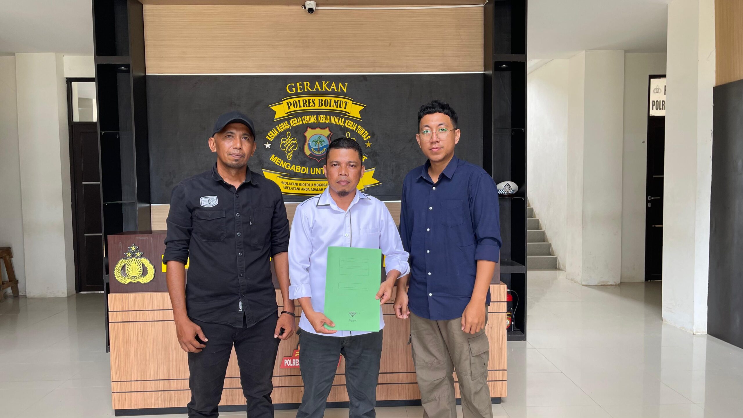 Sekretaris DPC PKB Bolmut Mardan Umar, bersama jajaran polisikan Muhammad Lukman Edy