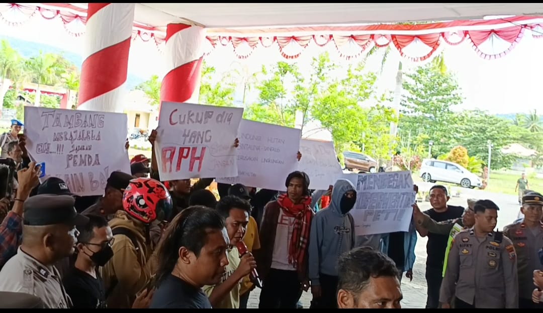 Aliansi Inomasa Menggugat Menyambangi Kantor Bupati Bolmut Terkait PETI