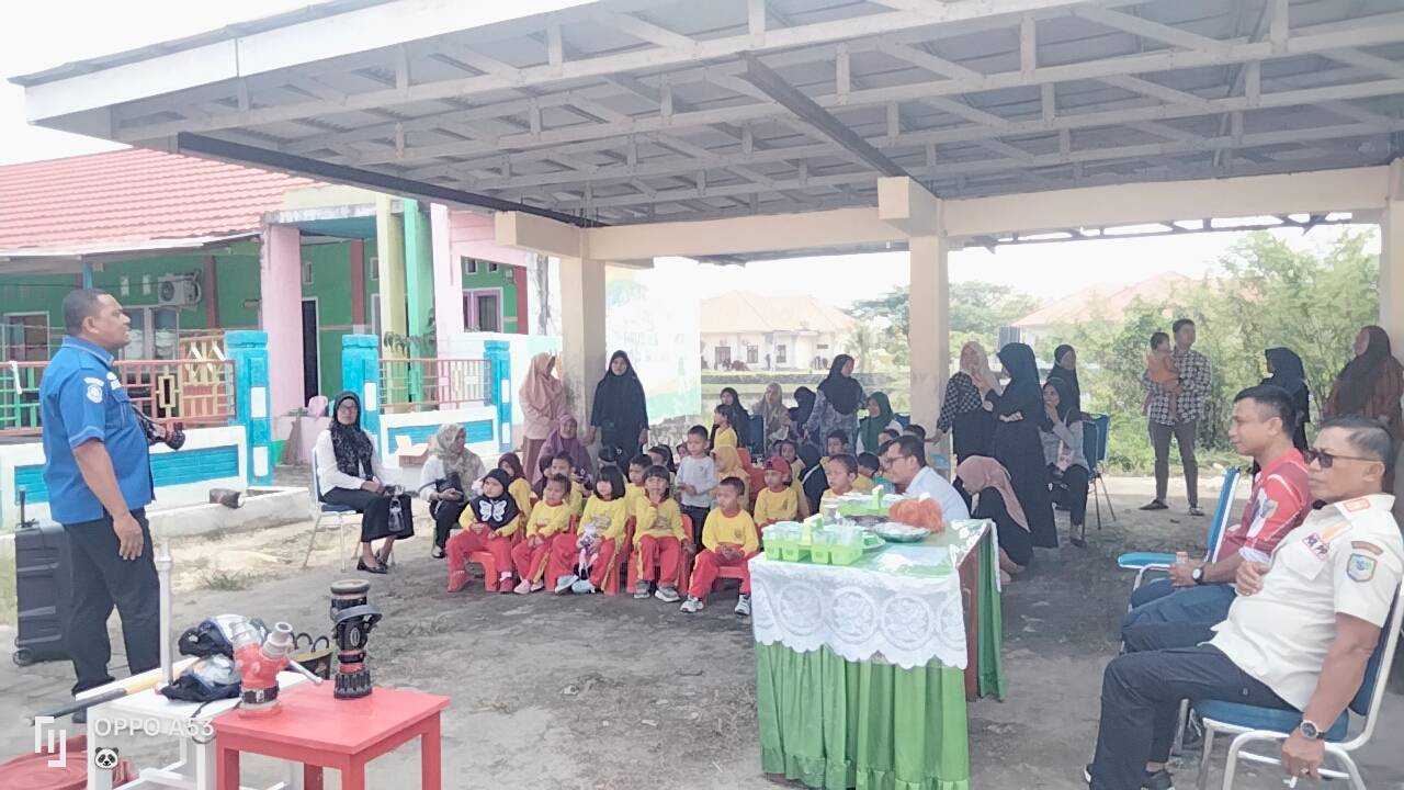 Foto: sosialisasi mitigasi dan simulasi bencana kebakaran oleh damkar bolmut