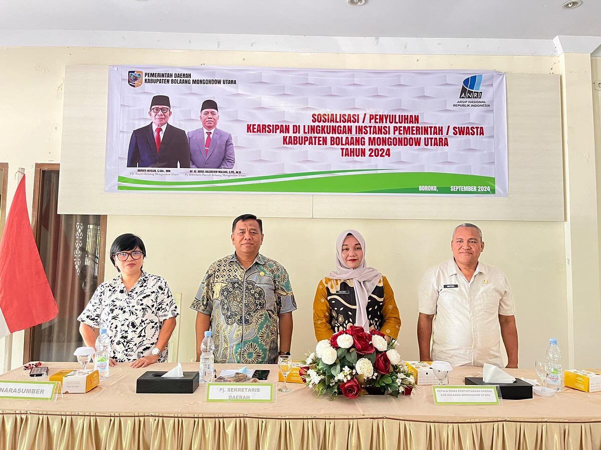 Foto : Pj Sekda Bolmut Abdul Nazarudin Maloho (tengah) beserta jajaran dan pemateri Provinsi (kiri)