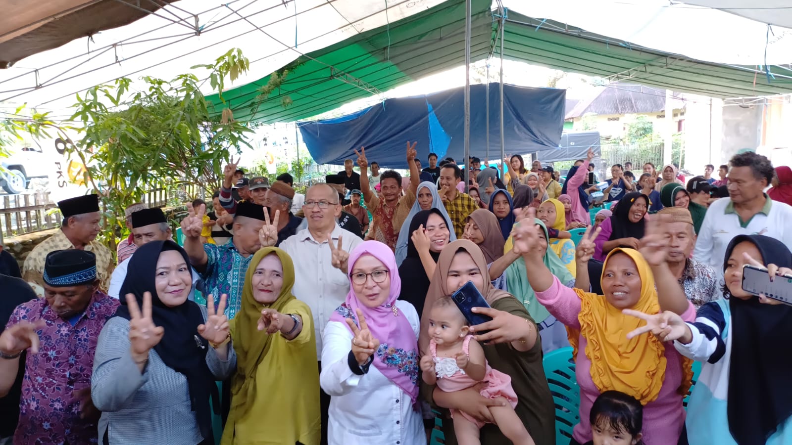 Foro : Pasangan Calon ANDALAN saat kampanye di salah satu wilayah Bolmut