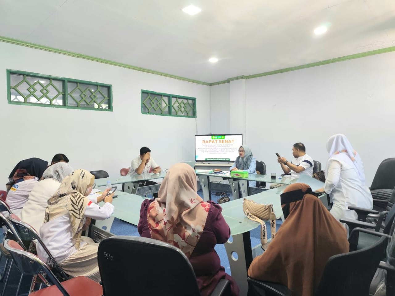 Foto: Suasana rapat senat 