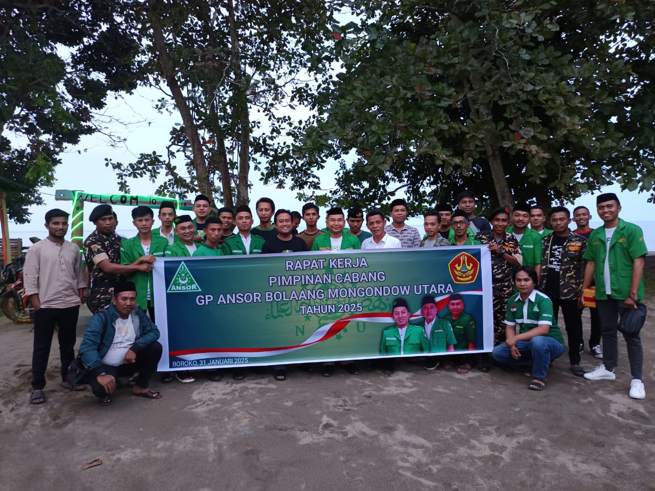 Foto bersama pengurus GP Ansor Bolmut