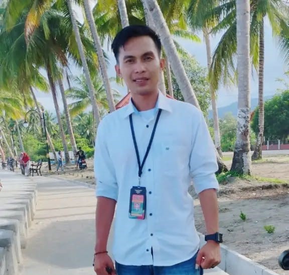 Foto Ketua LSM Galaksi Sulut Rheinal Mokodompis