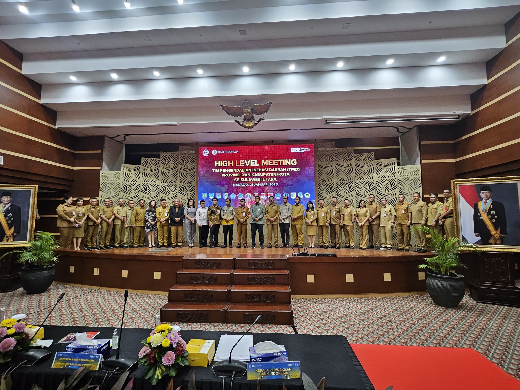 Foto bersama peserta High Level Meeting  