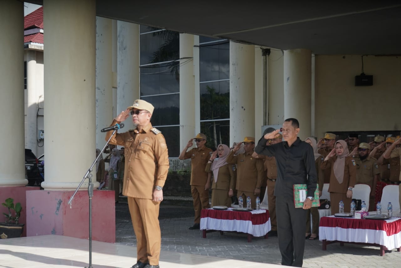 Bupati Bolmut Dr. Sirajudin Lasena Pimpin Apel Perdana 