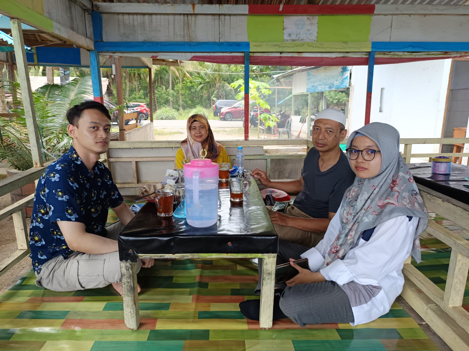 pengunjung kawasan pantai batu pinagut