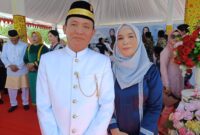 Anggota DPRD Bolmut Abdul Mulo Daeng Mulisa bersama Istri