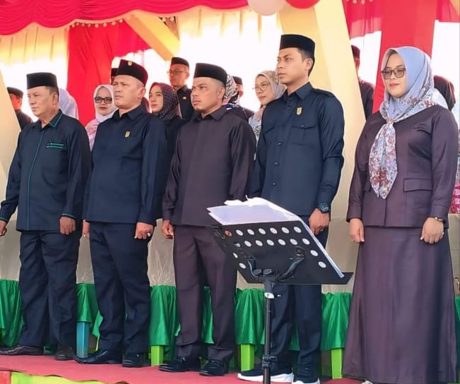 Foto Anggota DPRD Bolmut saat menghadiri peringatan Hardiknas 2025 