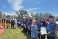 Penyerahan SK CPNS kepada Evan Humokor teman sejawat yang kini beralih menjadi abdi negara