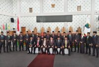 Bupati Dr. Sirajudin Lasena dan Wakil Bupati Mohammad Aditya Pontoh bersama Pimpinan dan Anggota DPRD Bolmut