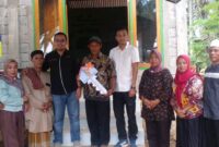 Foto SJL-MAP bersama penerima manfaat RTLH dan jajaran pemerintah desa bunong