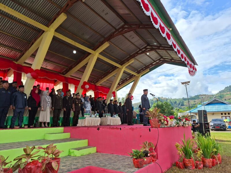 Upacara Hardiknas 2025 di Lapangan Olahraga Desa Busato
