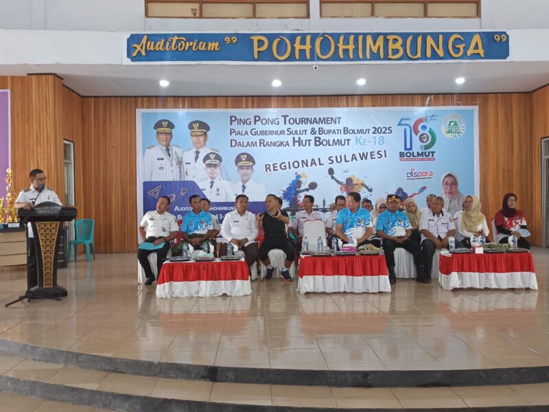 Bupati Bolmut Dr. Sirajudin Lasena saat memberikan sambutan 