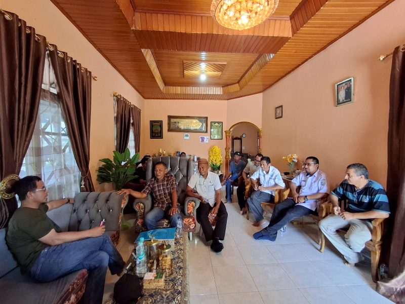 Bupati Boltara Dr. Sirajudin Lasena bersama Panitia PBIFT