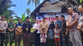 Pemkab Boltara bersama masyarakat penerima manfaat Rumah Layak Huni
