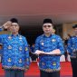 Bupati Boltara Dr. Sirajudin Lasena memberikan Panisment pada Sekwan Victor Nanlessy atas kelalaian protokoler