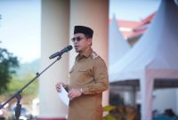 Bupati Boltara, Dr. Sirajudin Lasena saat memberikan sambutan di apel perdana pasca cuti bersama hari raya idul adha 1446 hijriah