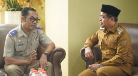 Bupati Boltara nampak berdiskusi dengan Kepala Kantor Pertanahan
