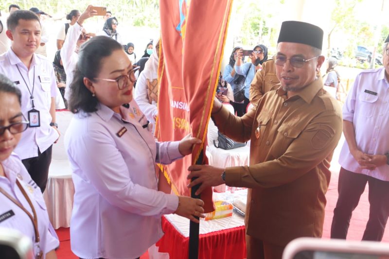 Bupati Boltara terima bendera Harganas