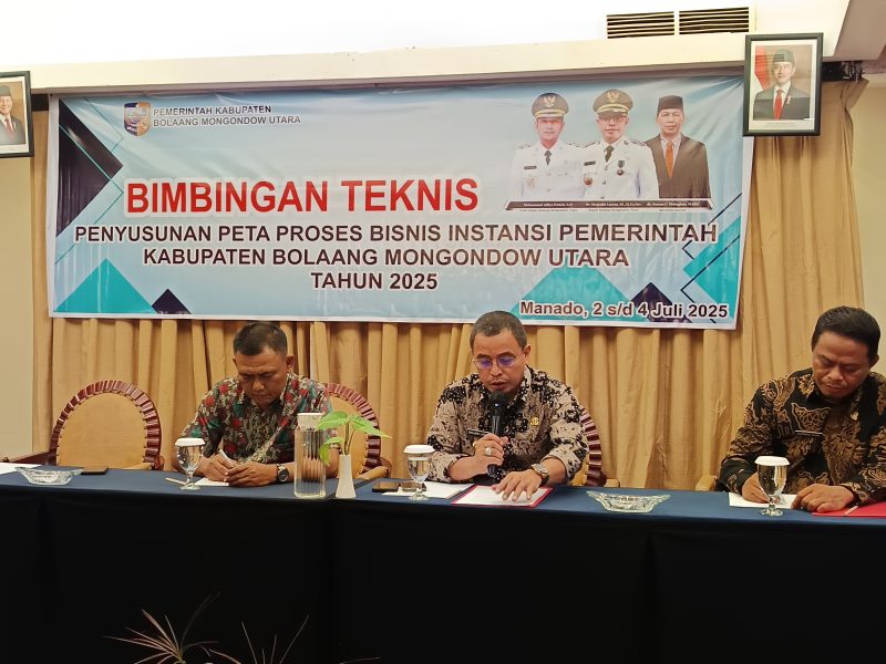 Bupati Boltara Dr. Sirajudin Lasena, Kabag Organisasi Supriadi Goma dan Kabag SDM Dr. Saeroji