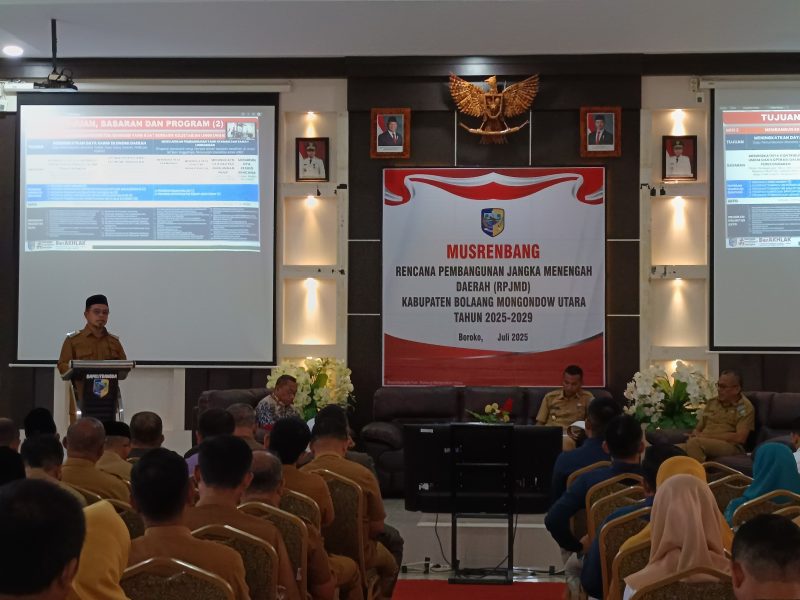 Bupati Boltara Dr. Sirajudin Lasena saat membuka dan memberikan sambutan di Musrenbang RPJMD 2025-2029