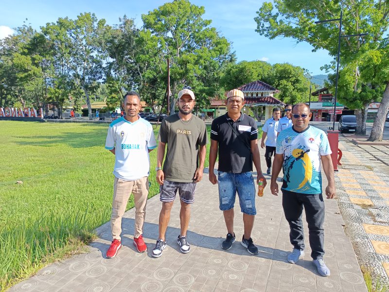 Mantan pemain Timnas Indonesia Zulham Zamrun, Sangadi Salmin Aku dan Kabid Syahril Lasena