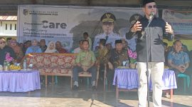 Bupati Boltara Dr. Sirajudin Lasena saat memberikan sambutan di giat Government Care Kecamatan Pinogaluman