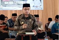 Bupati Boltara Dr. Sirajudin Lasena saat membuka kegiatan gerakan siap bersama Al-Qur'an di hari kamis