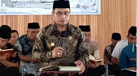Bupati Boltara Dr. Sirajudin Lasena saat membuka kegiatan gerakan siap bersama Al-Qur'an di hari kamis