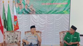 Asisten III Bidang Administrasi Umum, Abdul Muto Daeng Mulisa saat menjadi narasumber di kegiatan PKL dan Susbalan GP Ansor dengan materi “Transformasi Bolaang Mongondow Utara: Menuju Bolaang Mongondow Utara Maju, Berdaya Saing dan Sejahtera.” serta di dampingi oleh moderator Kamil Buhohang. 