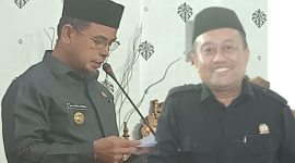 Bupati Boltara Dr. Sirajudin Lasena menjawab kritikan dari Anggota DPRD Boltara Donal Lamunte pada paripurna RPJMD 2025-2029