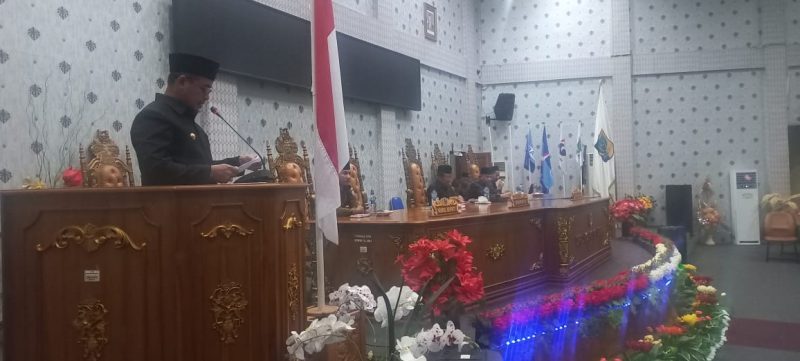 Bupati Boltara, Dr. Sirajudin Lasena saat penyampaian pengantar Nota Keuangan Rancangan Perubahan Anggaran Pendapatan dan Belanja Daerah (APBD) Tahun Anggaran 2025 di sidang paripurna DPRD. 