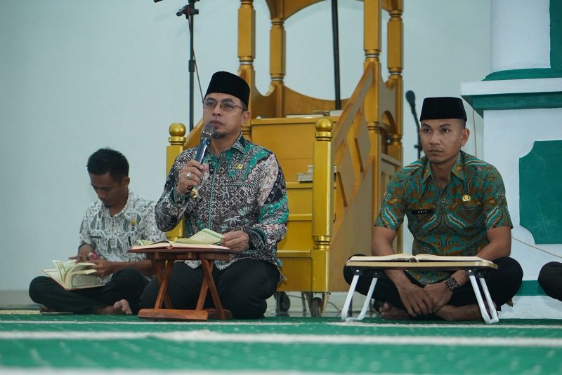 Bupati Boltara Dr. Sirajudin Lasena bersama Wakil Bupati Mohammad Aditya Pontoh di Gerakan Boltara mengaji