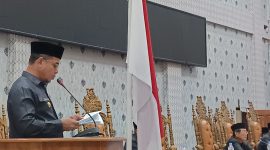 Bupati Boltara Dr. Sirajudin Lasena saat menyampaikan Rancangan Akhir Rencana Pembangunan Jangka Menengah Daerah (RPJMD) Tahun 2025–2029 di rapat paripurna DPRD Boltara