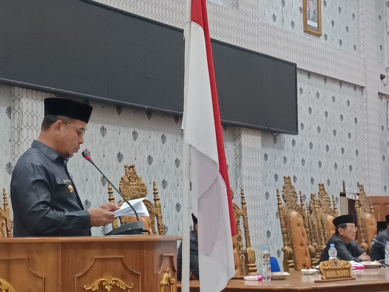 Bupati Boltara Dr. Sirajudin Lasena saat menyampaikan Rancangan Akhir Rencana Pembangunan Jangka Menengah Daerah (RPJMD) Tahun 2025–2029 di rapat paripurna DPRD Boltara