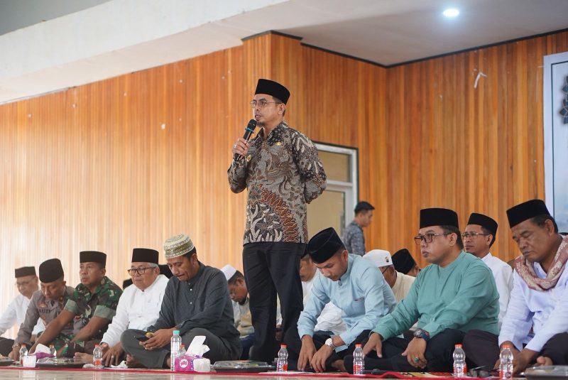 Bupati Boltara Dr. Sirajudin Lasena saat memberikan sambutan di kegiatan Zikir dan Doa dengan tema Damai untuk Negeri