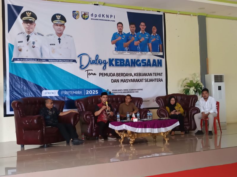 Bupati Boltara Dr. Sirajudin Lasena saat menjadi pemateri pada forum dialog kebangsaan dan menegaskan kuota beasiswa akhir studi tanpa batas
