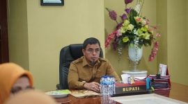 Bupati Boltara, Dr. Sirajudin Lasena saat mengikuti rakor pengendalian inflasi daerah secara virtual bersama Mendagri dan Menkeu RI