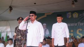 Bupati Boltara, Dr. Sirajudin Lasena sekaligus Komwil Alkhairaat BMR menjadi pembina upacara pada peringatan Hari Santri Nasional Tahun 2025