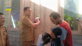 Peresmian Rumah Layak Huni pada salah satu masyarakat penerima manfaat oleh Bupati SJL, dan berlangsung khidmat dan penuh suka cita