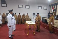 Bupati Boltara, Dr. Sirajudin Lasena melantik dua Penjabat Sangadi desa Bolangitang I dan Dalapuli Barat