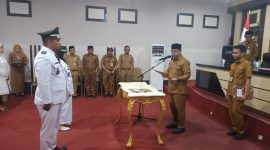 Bupati Boltara, Dr. Sirajudin Lasena melantik dua Penjabat Sangadi desa Bolangitang I dan Dalapuli Barat