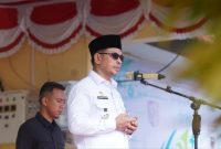 Bupati Boltara, Dr. Sirajudin Lasena bertindak sebagai Inspektur Upacara pada peringatan Hari Kesehatan Nasional (HKN) ke-61 tingkat Kabupaten
