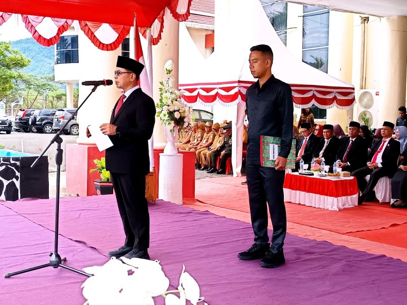 Bupati Boltara, Dr. Sirajudin Lasena bertindak sebagai Irup pada peringatan hari pahlawan nasional sekaligus membacakan amanat Menteri sosial, Saifullah Yusuf. 