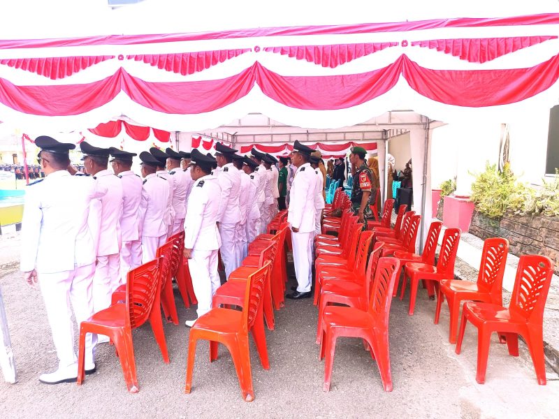 Nampak kehadiran para kepala desa (sangadi) sangat minim, dari total 106 desa dan 1 kelurahan, terpantau hanya 28 kepala desa (sangadi) dan 1 lurah yang hadir pada upacara peringatan hari pahlawan nasional tingkat kabupaten boltara. 