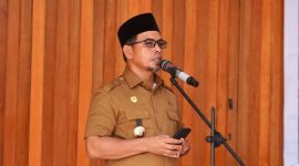 Bupati Boltara, Dr. Sirajudin Lasena saat membuka peningkatan kapasitas Sumber Daya Manusia (SDM) pengurus Koperasi Merah Putih di aula Kantor Camat Bolangitang Barat