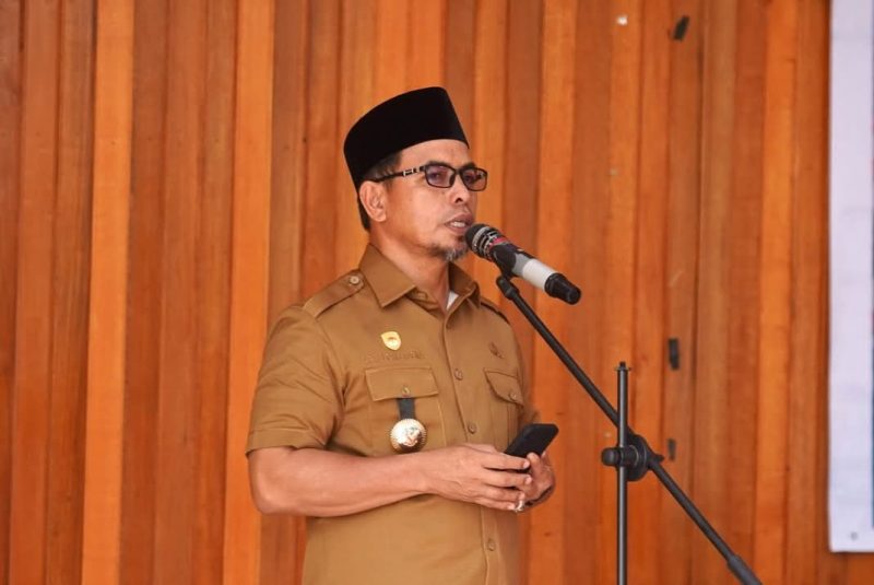 Bupati Boltara, Dr. Sirajudin Lasena saat membuka peningkatan kapasitas Sumber Daya Manusia (SDM) pengurus Koperasi Merah Putih di aula Kantor Camat Bolangitang Barat