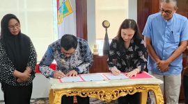 Bupati Boltara, Dr. Sirajudin Lasena dan Kepala BPJS Kesehatan Boltara, Maria Meidy Lumi teken Perjanjian Kerja Sama (PKS). 