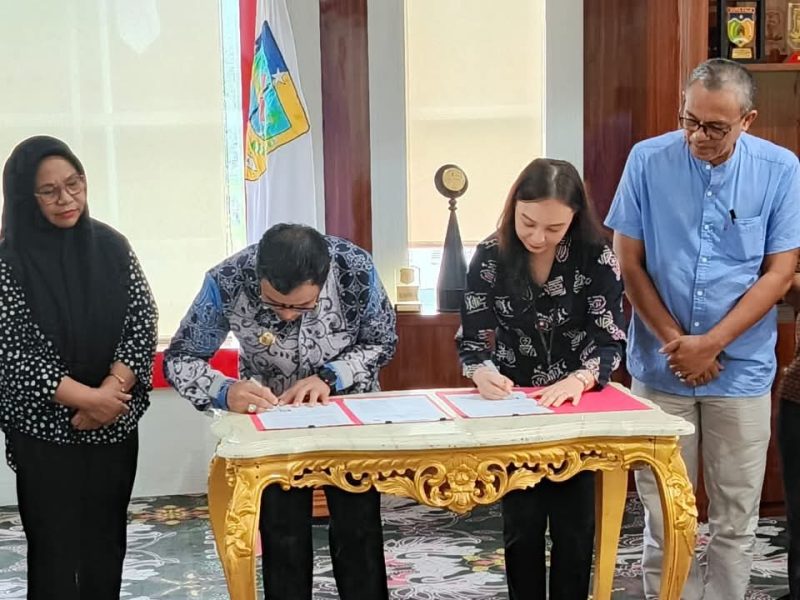 Bupati Boltara, Dr. Sirajudin Lasena dan Kepala BPJS Kesehatan Boltara, Maria Meidy Lumi teken Perjanjian Kerja Sama (PKS). 